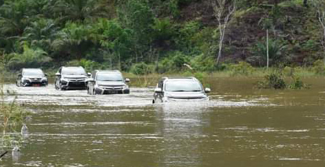 Atika Bawa Tim, Terobos Medan Banjir
