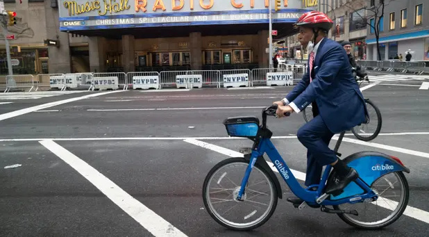 Wali Kota Bersepeda ke Kantor