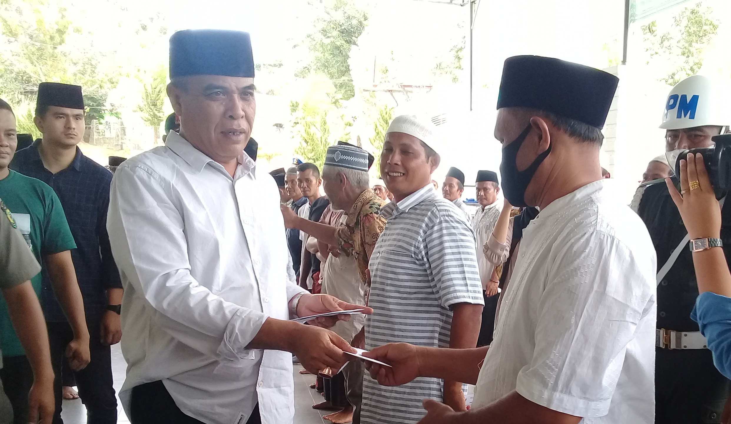 Bupati Madina Salurkan Zakat PNS Kepada 400-an Parbeca