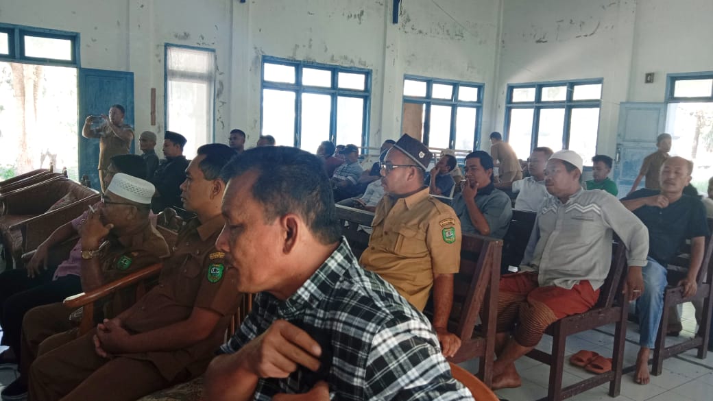 Warga Desak Ketua LPMK Longat Mundur