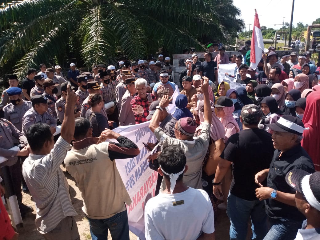 Warga Singkuang I Unjuk Rasa di Kantor PT Rendi, Ini Tuntutannya