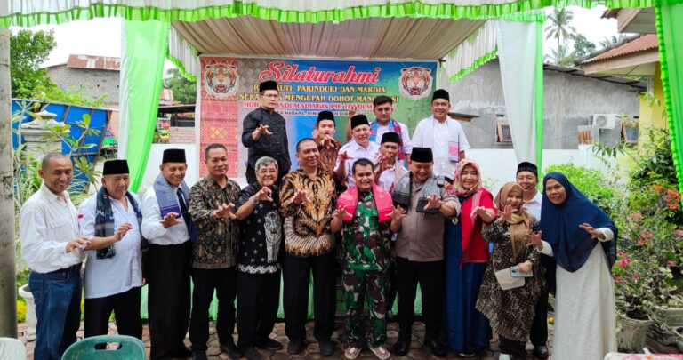 Perkuat Silaturahmi, Pomparan Marga Rangkuti Ulosi Kapolres dan Dandim Labuhan Batu