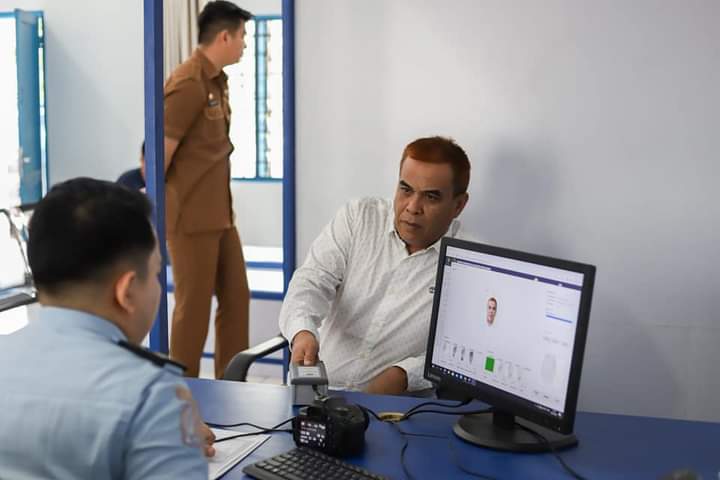 Urus Paspor di UKK Imigrasi Mompang, Bupati Sukhairi: Pelayanannya Baik