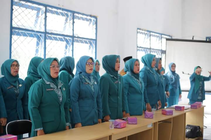 Pergeseran Jabatan Terjadi, Eli Mahrani Lantik 6 Ketua PKK Baru