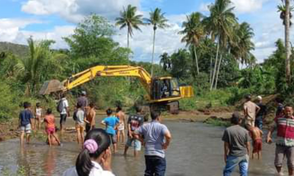 Pemkab Madina Kerahkan Alat Berat Perbaiki Dua Tanggul Jebol di Kecamatan Siabu