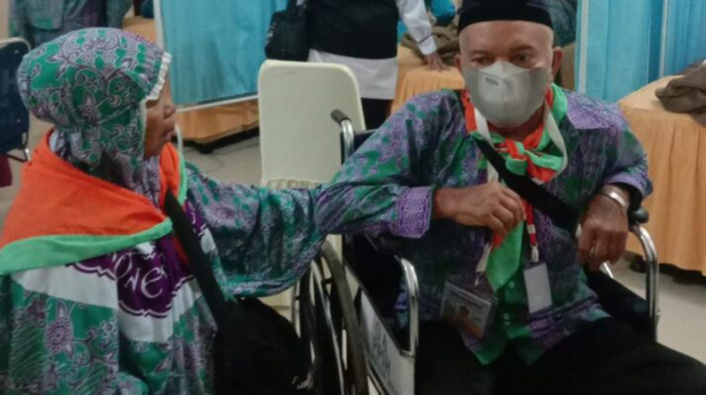 Setelah Tertunda Pasangan Calon Haji Asal Madina Akhirnya Berangkat