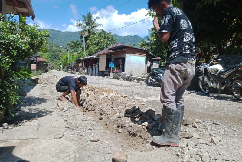 Galian Perpipaan Proyek SPAM Bernilai 671 Juta Rupiah Di Desa Hutarimbaru Diduga Tidak Sesuai Bestek