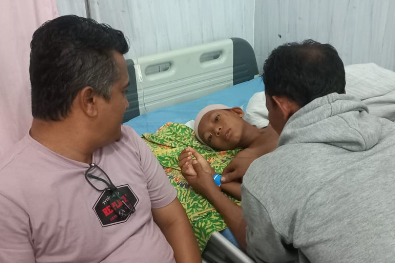 Camat Tambangan Besuk Bocah Korban Bacok