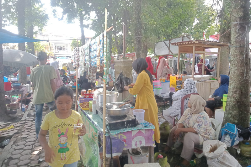 Pedagang Dadakan Raub Untung Di Acara Karnaval HUT Ke 78 RI di Madina