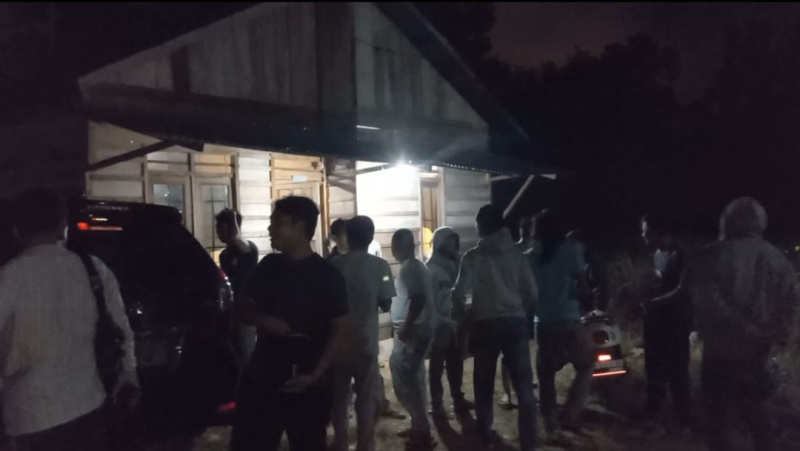 Warga dan Polisi Grebek Rumah Terduga Sarang Narkoba di Parbangunan