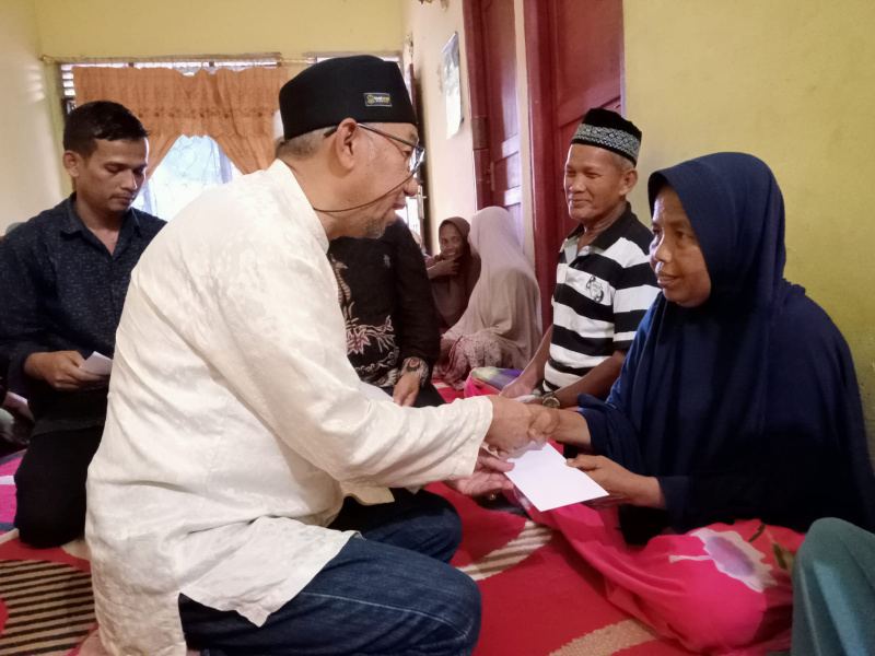 KMM Salurkan Zakat Usaha ke  Angota dan Warga Sekitar