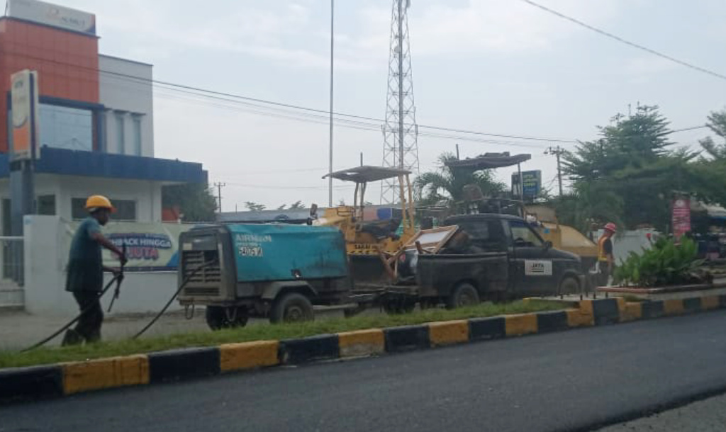 Warga Kota Panyabungan Keluhkan Debu Pengerjaan Jalan