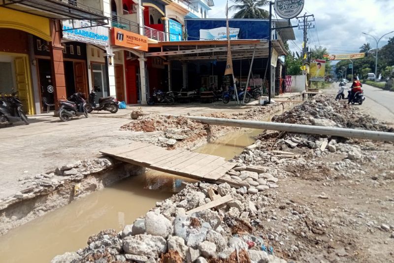 PPK Proyek Jalan Nasional di Madina Diduga Perintahkan PT Jaya Kontruksi Bongkar Ulang Bangunan Drainase Tak Sesuai Bestek