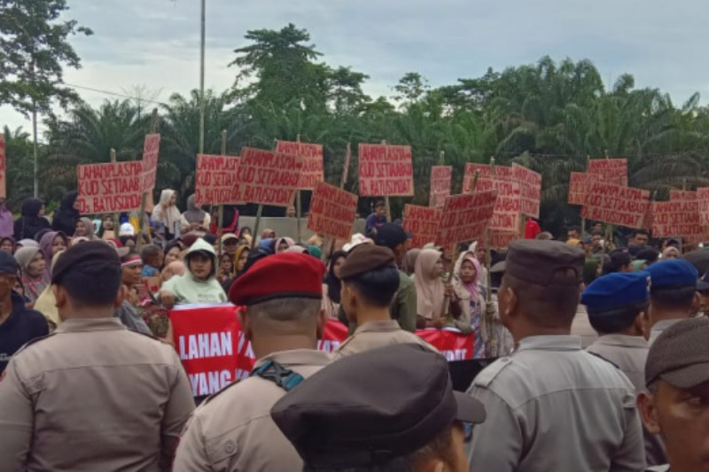 Banyak Masalah, Warga Batu Sondat Batahan Demo PTPN IV