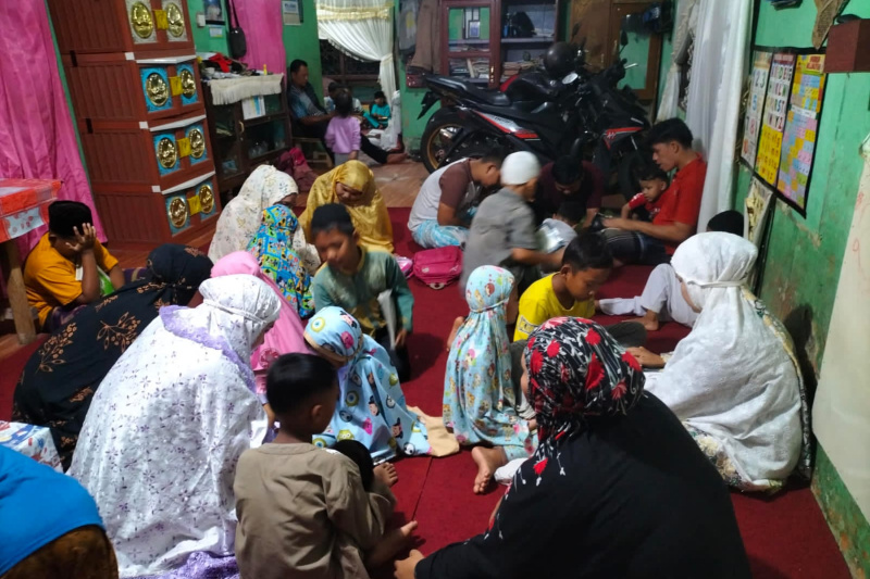 Kegiatan Magrib Mengaji Mahasiswa KKN Sukses Bawa Nama Baik Kampus STAIN Madina