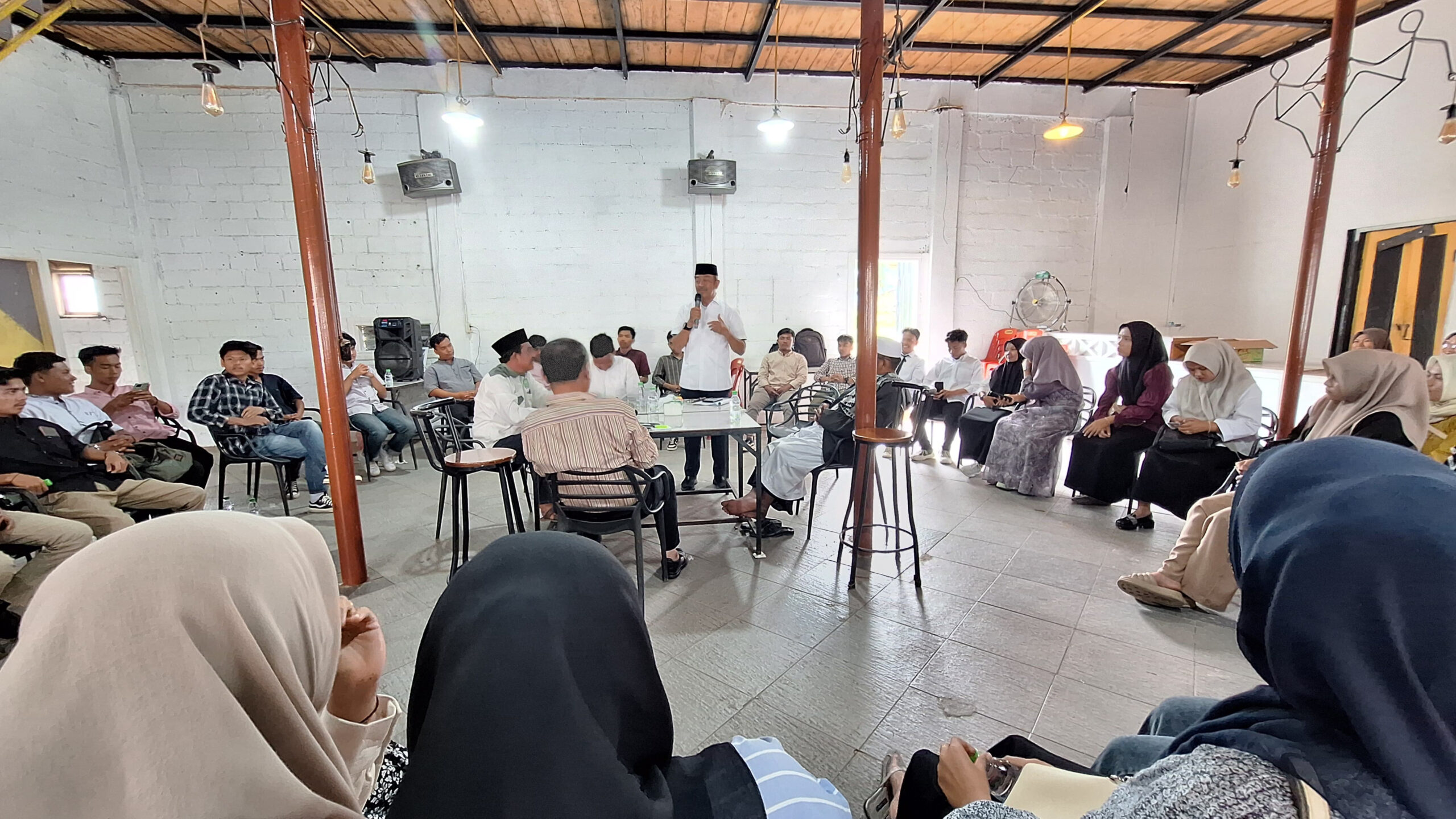 Mahasiswa Diskusi dengan Saipullah Seputar Visi-Misi SAHATA