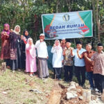 Peletakan Batu Pertama Bedah Rumah Anggota KMM di Desa Kayulaut