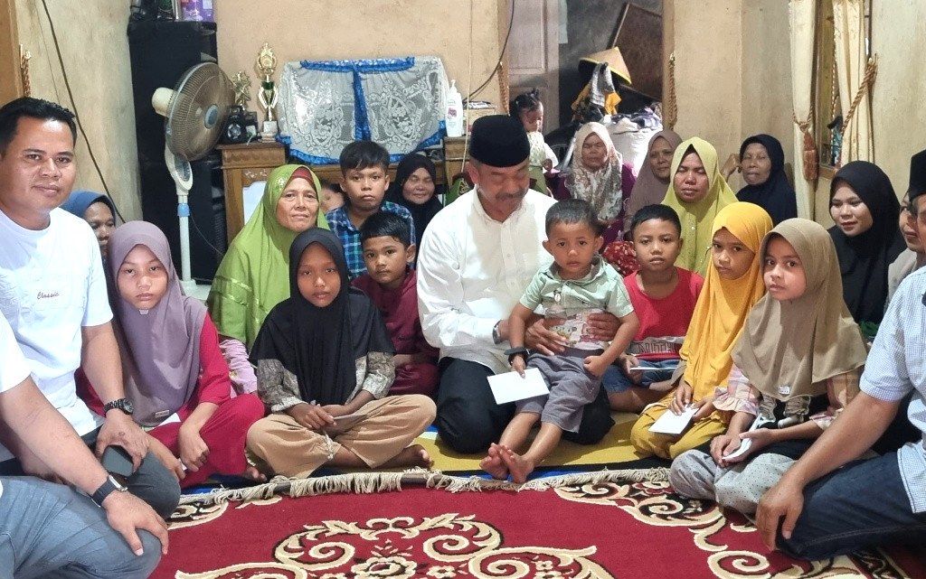 Saipullah Santuni Yatim di Hutabargot dan Dalan Lidang