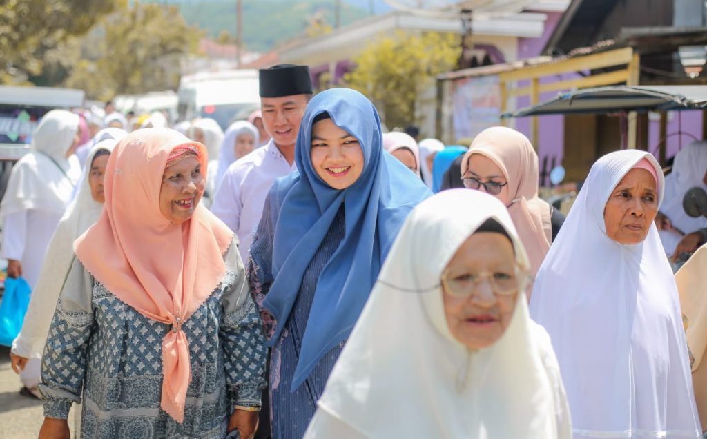 Hadiri Sejuta Selawat, Atika Kembali Ingatkan Pengawasan Ponsel Anak