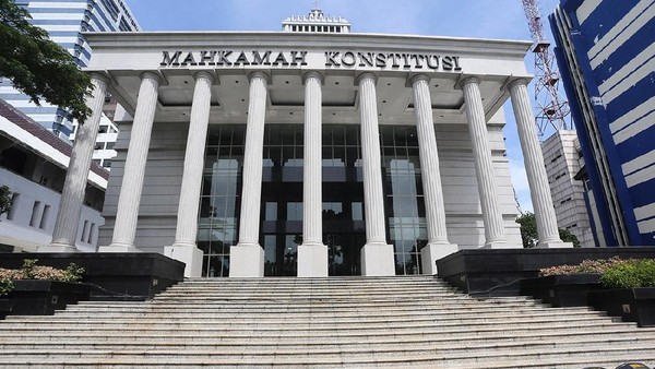 Perkuat Argumentasi Hukum. Kuasa Hukum Cabup-Cawabup Madina Serahkan Puluhan Alat Bukti ke MK