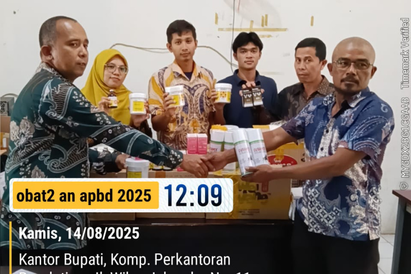 Meningkatkan produktifitas dan Kesehatan Hewan, Distan Madina Salurkan Obat Obatan Sumber Dana APBD 2025