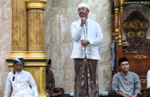 Bupati Madina Salat Subuh di Tambangan